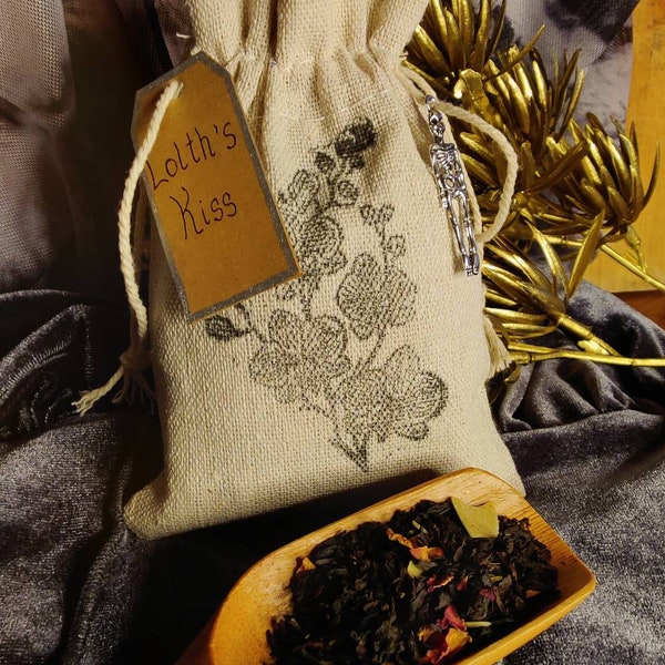 DnD Tea Blend "Lolth's Kiss" (Black Tea, Rose, Marzipan)