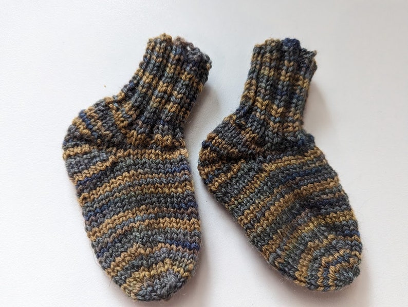 Baby socks knitted first socks 10 cm 3-6 months braun meliert