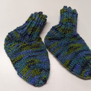 Baby socks knitted first socks 10 cm 3-6 months grünlich