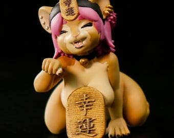 Lucky Lioness Figure - Paw Raised (Garage Kit)