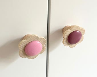 Bunte Möbelknöpfe aus Holz in Blumenform | Farbige Blumen Schrankknöpfe & Schubladengriffe für Kinderzimmer | Auch für IKEA