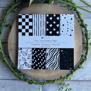Zwart-wit papierblok met patroon, benodigdheden voor het maken van kaarten, benodigdheden voor plakboek, knutselpapier, benodigdheden voor het knutselen van papier.