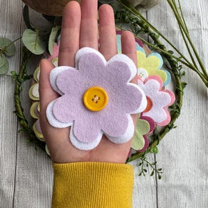 Handgemaakte vilten bloemversieringen, vilten bloemen, bloemversieringen, vilten bloem opnaaien ambachten, ambachtelijke benodigdheden, benodigdheden voor het maken van kaarten.