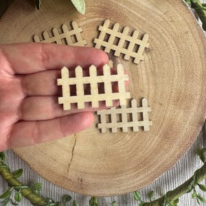 Wooden Fence Embellishments, Mini Dolls House Decorations, Miniature Fences, Mini Wooden Fences, Wooden Embellishments for Crafting.