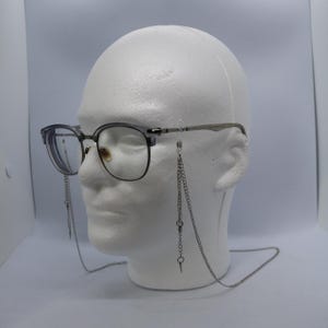 Hanging point glasses chain.