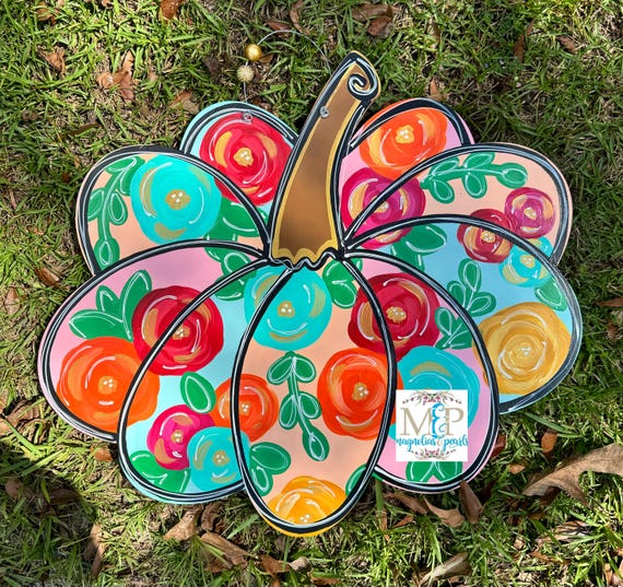 Floral Pumpkin Door Hanger: Demure Fall Decor (DIY)