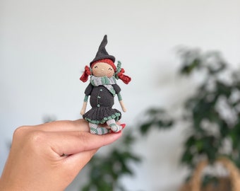 Mini Amigurumi Witch, Mini Crochet Slyteherin Witch, Miniature Amigurumi Handmade Crochet Witch, Halloween Crochet