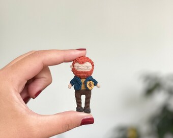 Mini Amigurumi Van Gogh - Tiny Crochet Painter Doll, 2 inch / 5 cm Handmade Miniature, Artist Gift, Van Gogh Figurine