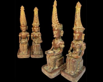 動物たちと一緒のブロンズ製家族肖像画。犬と猫たちと一緒の5人家族の