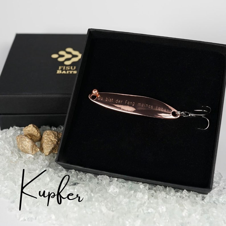 Geschenk für Angler Männer, Hochwertig veredelte Angelköder mit Gravur in Schmuckschatulle zum Valentinstag, Geburtstag, Hochzeitstag Kupfer