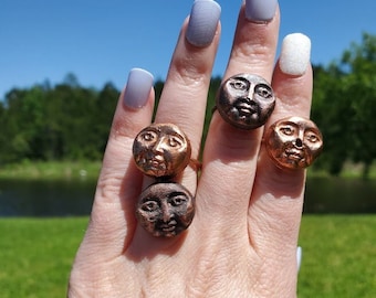 Anillo de cobre electroformado con cara de luna Anillo lunar Anillo celestial Anillo de polímero