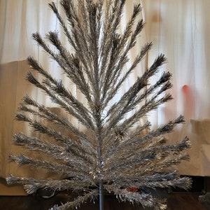6.5ft Peco brand vintage aluminum tree with color light image 1