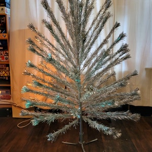 6.5ft Peco brand vintage aluminum tree with color light image 4