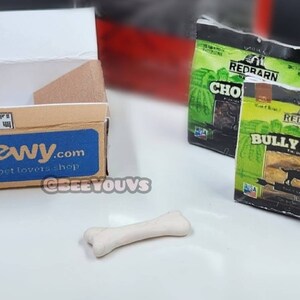 Caja masticable de suscripción para perros en miniatura que incluye juguetes para perros en miniatura, comida para gatos mini, golosinas para mini perros, hueso para perros y manta para perros escala 1: 6 1 a 12 imagen 2