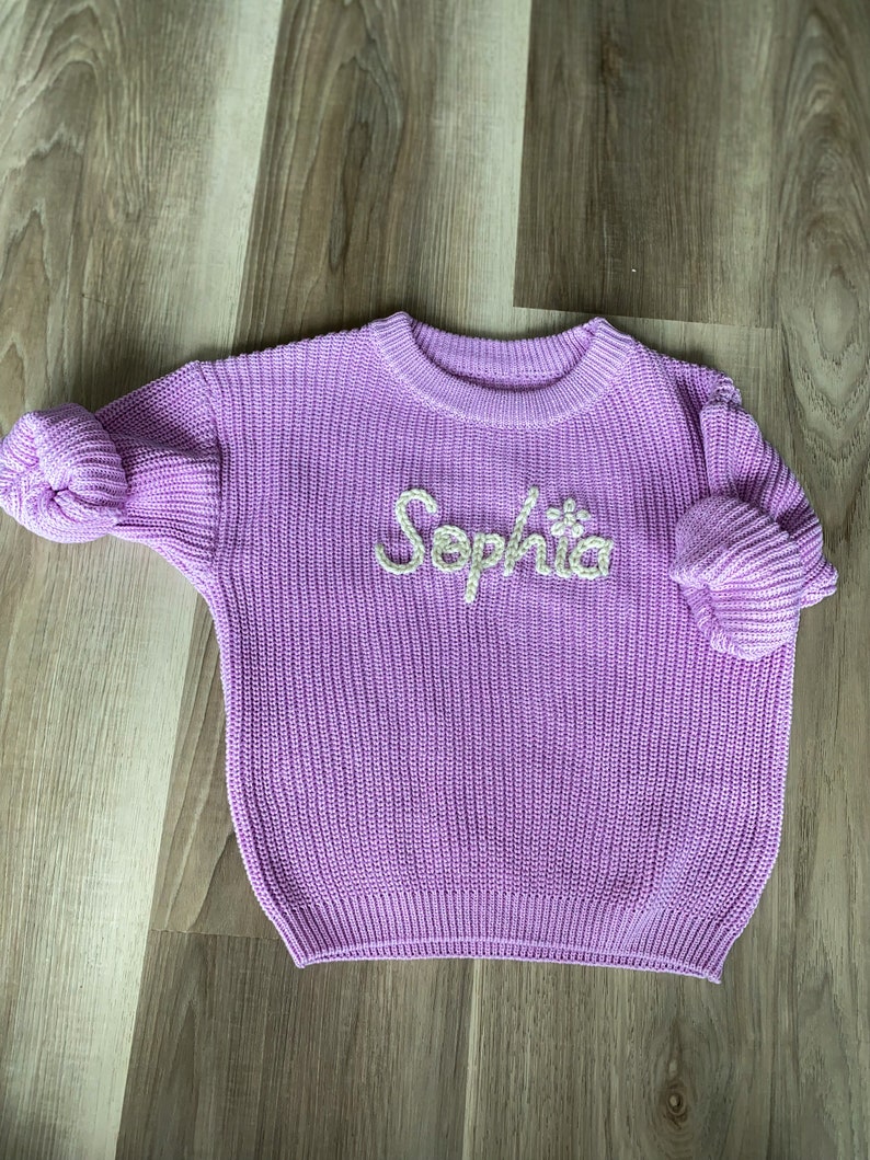 Handbestickter Baby/Kleinkind Pullover, Custom Embroidered Baby/Toddler Sweater, Personalisiertes Baby Geschenk, Personalisierbarer Pullover Lavender