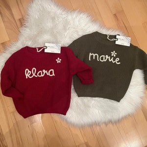 Handbestickter Baby/Kleinkind-Pullover, individuell bestickter Baby/Kleinkind-Pullover, personalisiertes Baby-Geschenk, personalisierbarer Pullover Red