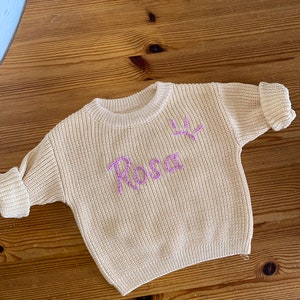 Handbestickter Baby/Kleinkind Pullover, Custom Embroidered Baby/Toddler Sweater, Personalisiertes Baby Geschenk, Personalisierbarer Pullover Beige