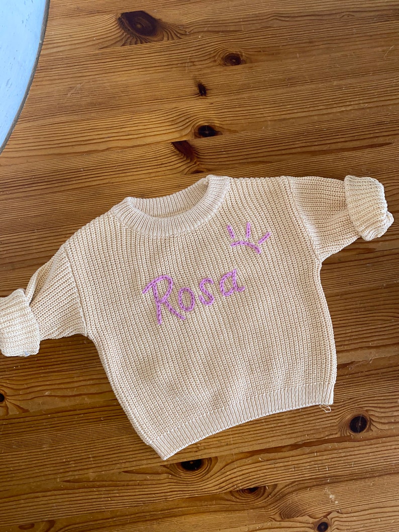 Handbestickter Baby/Kleinkind Pullover, Custom Embroidered Baby/Toddler Sweater, Personalisiertes Baby Geschenk, Personalisierbarer Pullover Beige