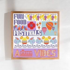 Op de afbeelding: Een kruissteekpatroon met een kleurenschema in paars, oranje en geel. Het patroon bevat de woorden "Fun Food Festivals Autumn Vibes" en afbeeldingen van konijnen, luchtballonnen en bloemen.