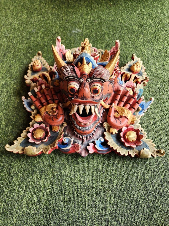 Hand Carved & Painted Bomo Garuda - Head-dress and Beard Hand Carved & Painted Bomo Garuda - Head-dress and Beard