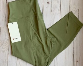 Sportliche Leggings - Bronze Grün - Lululemon Align HR 25” Hose - Handmade 1:1 Replica