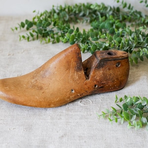 Vintage Cobbler&#39;s Wooden Shoe Mold