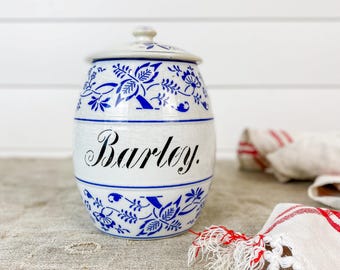 アンティークのドイツ製ブルーオニオン型陶器製大麦用蓋付き