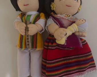 Par de muñecos campesinos tradicionales, mujer y hombre, hechos a mano / Parejita campesina hecha a mano, regalo para Colombia/Ecuador/Latinoamérica