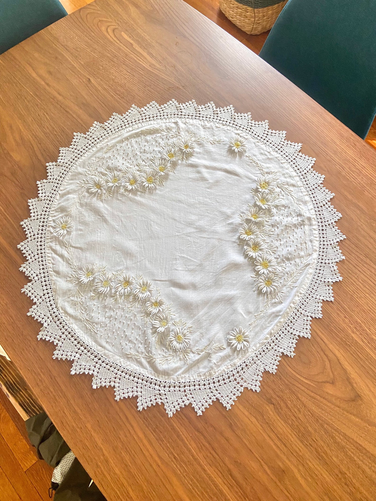 Vintage 3D Hand Stitched Daisy Doille Tablecloth Etsy