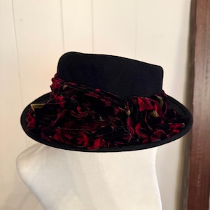 VINTAGE Louise Green Santa Monica, CA Black Straw Hat w/ Silk Ribbon & Flowers Louise Green | Accessories | Louise Green Wide Brimmed Straw  main image 2