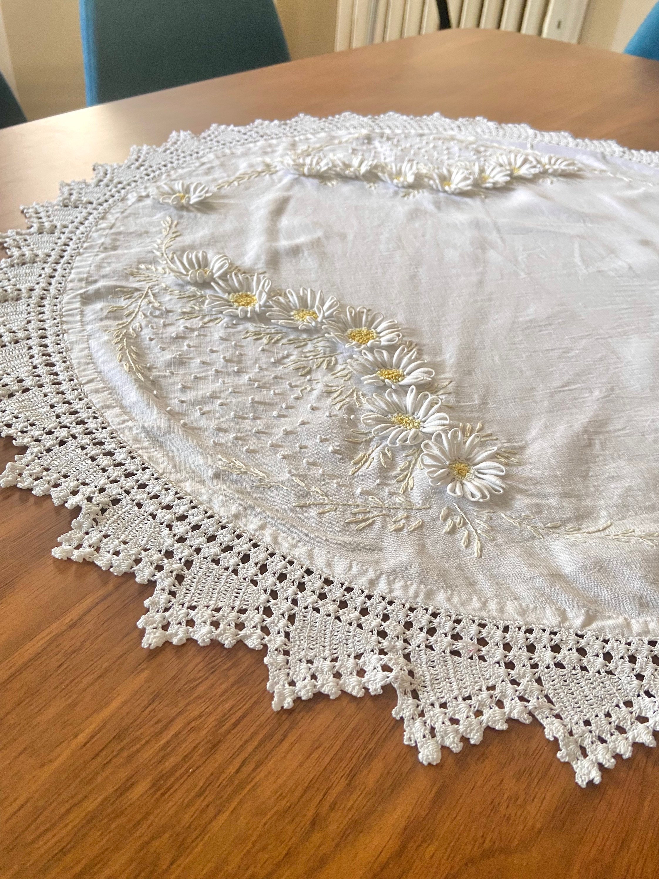 Vintage 3D Hand Stitched Daisy Doille Tablecloth Etsy