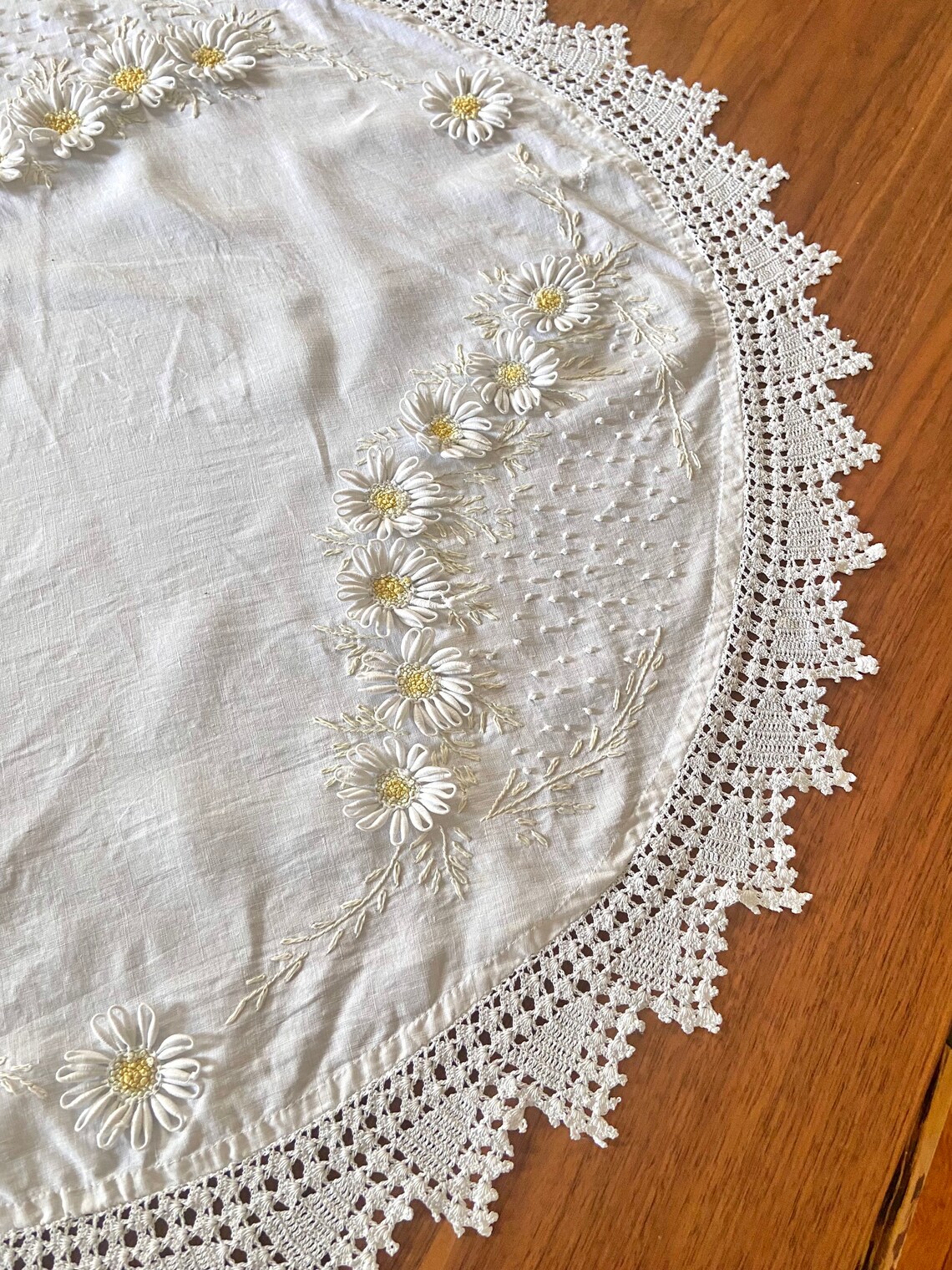 Vintage 3D Hand Stitched Daisy Doille Tablecloth Etsy