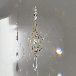 Atrapasueños geométrico de cristal ALPHA – Atrapasueños Feng Shui – Creador de arcoíris – Regalo de decoración bohemia para el hogar – Regalo de inauguración de casa