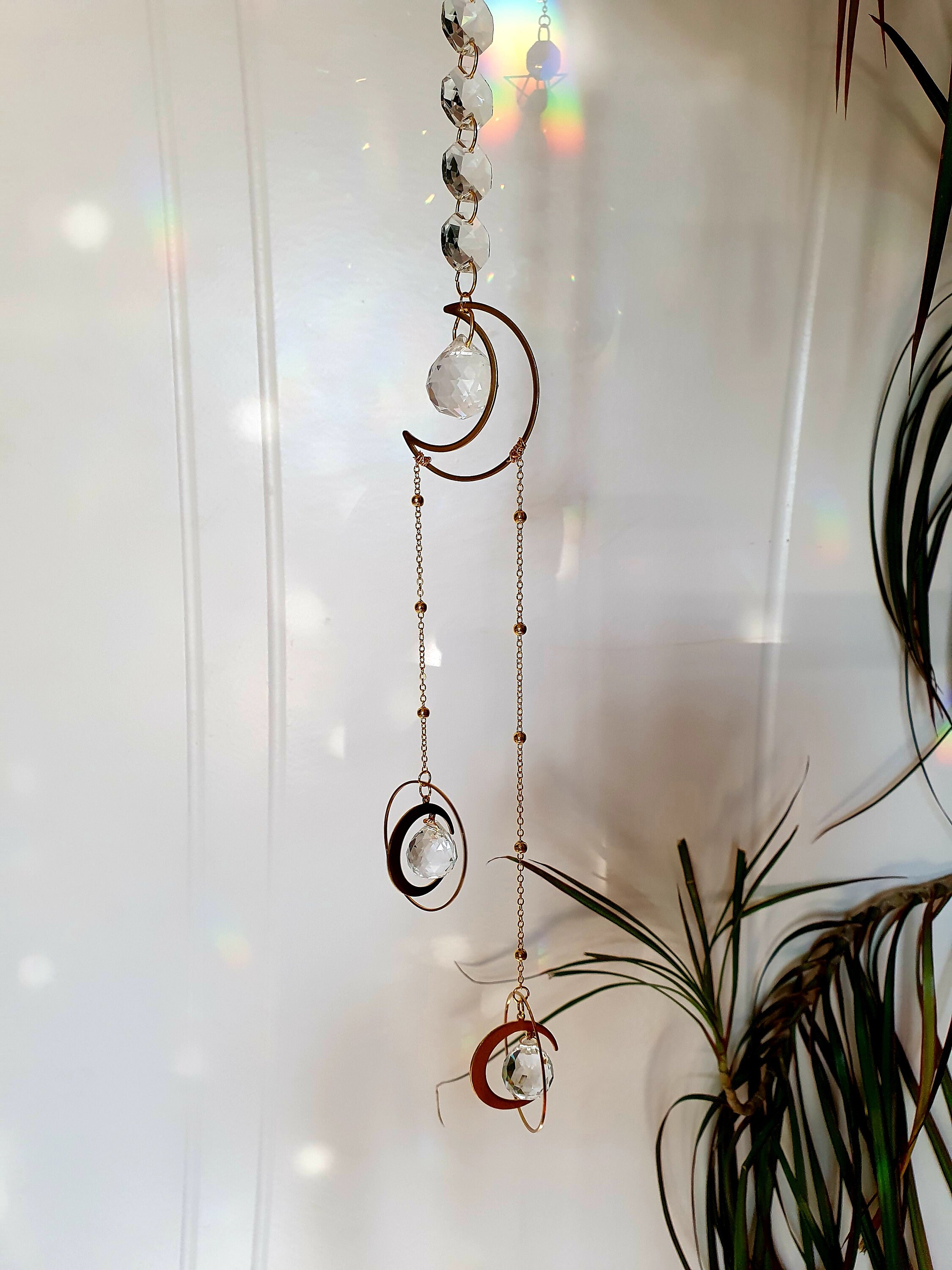 Suncatcher Cristal Croissant de Lune en Laiton Tout Cristal avec Ses Perles et Boules Facettées - Ha