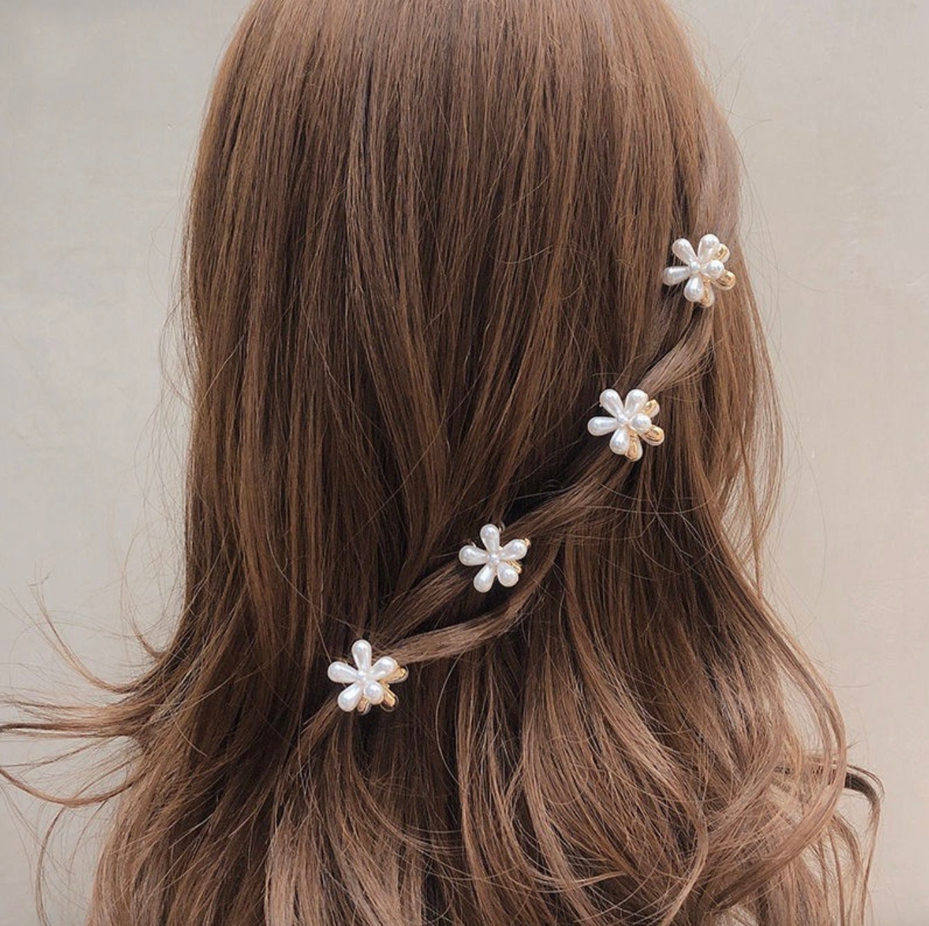 Instagram Alert  Fresh Flower Hairstyles  Super Pretty ways to use  Flowers in your Hair  Witty Vows