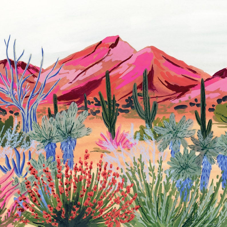 Op de afbeelding: Een aquarel schilderij van een woestijnlandschap met roze bergen, cactussen en verschillende woestijnplanten. Het schilderij toont een verscheidenheid aan kleuren, waaronder roze, groen, blauw en geel.