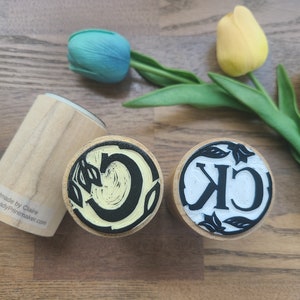 Monogramm Buchstaben Stempel 1, 2 oder 3 Buchstaben, handgeschnitzt auf Bestellung