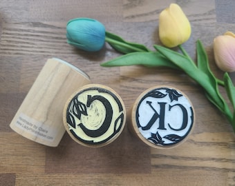 Monogramm Buchstaben Stempel 1, 2 oder 3 Buchstaben, handgeschnitzt auf Bestellung