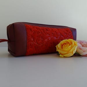 Sac de rangement XL, trousse à crayons, trousse de maquillage, trousse de toilette, feutre rouge, simili cuir rouge vin, fermeture éclair, unique, fait main