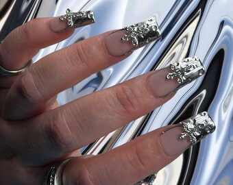 Ongles pressés Silver Cross : effet mouillé tendance