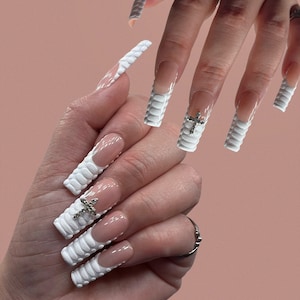 White nails| French tip| French tip nails| Press on nails| press ons|textured nails| Press ons| press on