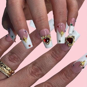 Press ons| press on nails| holiday nails| trendy nails| nails| fake nails