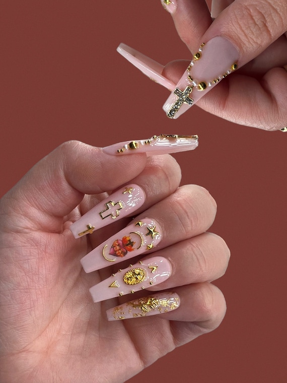 Louis Vuitton press ons by me! : r/Nails