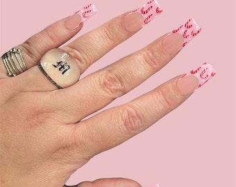 Christmas nails | candy cane nails | pink Christmas nails | press on nails | pink press on nails | press ons