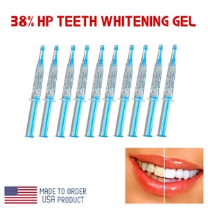 Pode incluir: Um conjunto de seringas de gel branqueador de dentes com detalhes azuis e brancos. O texto "38% HP TEETH WHITENING GEL" &eacute; exibido no topo. Uma imagem de antes e depois do branqueamento dent&aacute;rio &eacute; mostrada na parte inferior.