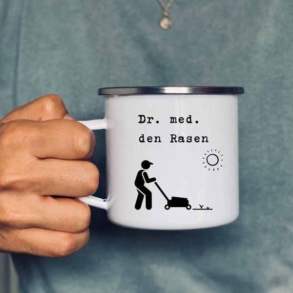 Dr. med den Rasen | rasenmähender Doktor | Tasse | Becher | Keramiktasse | Emaillebecher | personalisierbar | Geschenk | Doktor | Metall