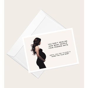 Zwangere vrouw "Je realiseert je pas hoeveel mensen je vrienden haten als je een naam voor je baby probeert te kiezen" Wenskaart | Notitiekaart