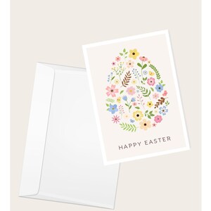 Cartão de saudação “Feliz Páscoa” com padrão de flores pastel | Flores da primavera | Cesta de Páscoa | Cartão de nota em branco elegante