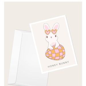 Coniglietto bianco con occhiali da sole e fantastico uovo di Pasqua "Honey Bunny" Biglietto di auguri / Primavera / Divertimento e umorismo / Elegante biglietto vuoto