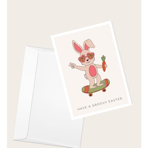 Groovy Bunny Rabbit em Skate Segurando uma Cenoura Cartão de Saudação “Feliz Páscoa” | Primavera | Diversão e Humor | Cartão Elegante de Nota em Branco